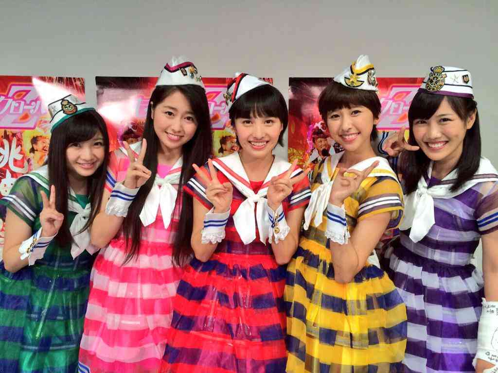 好きな女性アイドルグループの好きな衣装を貼るトピ