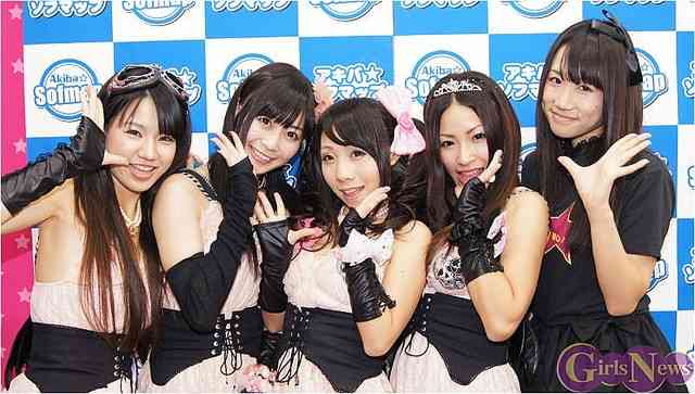 好きな女性アイドルグループの好きな衣装を貼るトピ