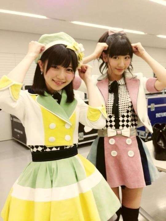 好きな女性アイドルグループの好きな衣装を貼るトピ