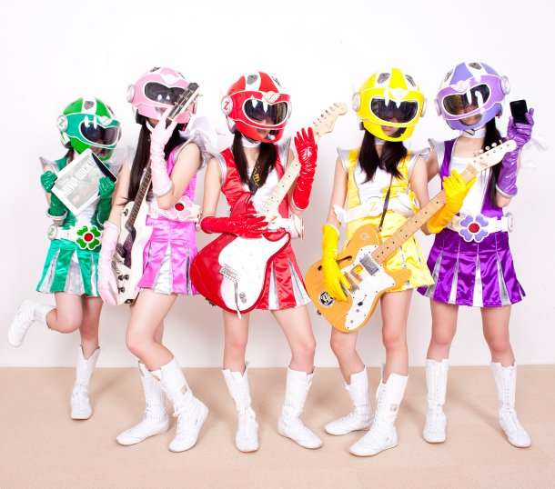 好きな女性アイドルグループの好きな衣装を貼るトピ
