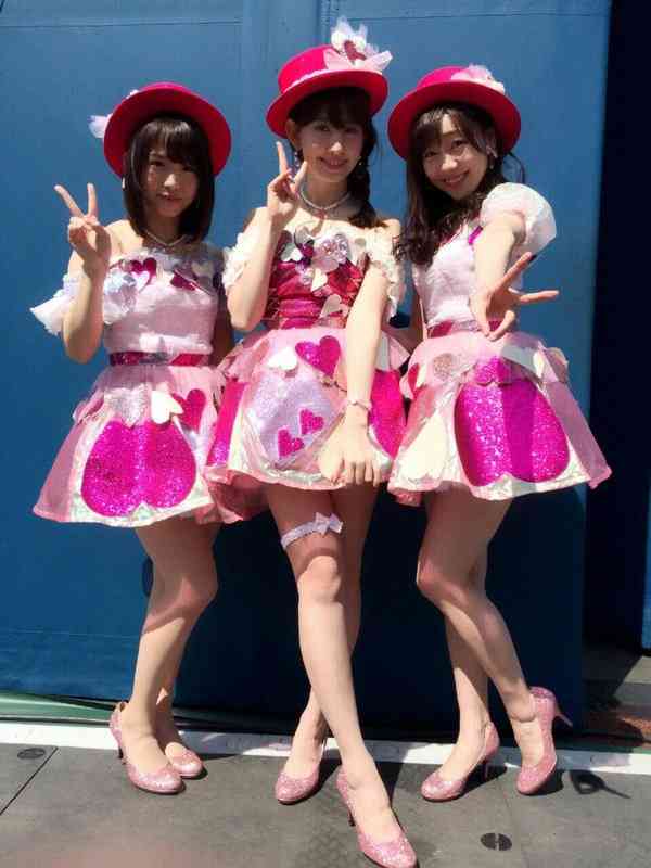 好きな女性アイドルグループの好きな衣装を貼るトピ