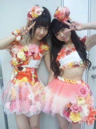 好きな女性アイドルグループの好きな衣装を貼るトピ