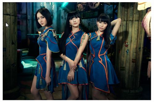 好きな女性アイドルグループの好きな衣装を貼るトピ