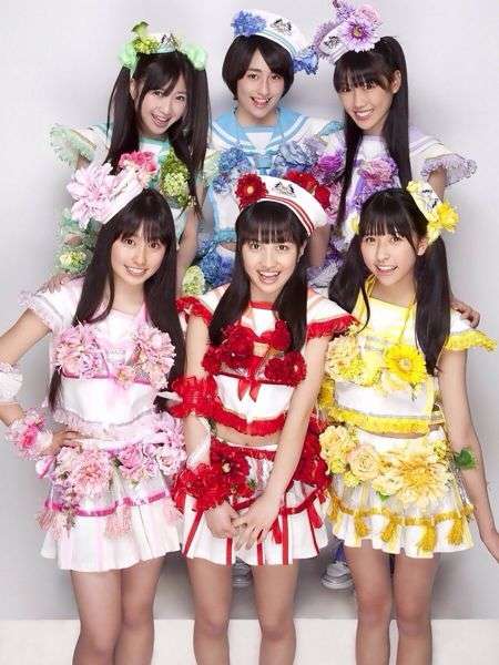 好きな女性アイドルグループの好きな衣装を貼るトピ