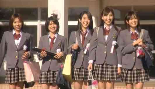 好きな女性アイドルグループの好きな衣装を貼るトピ