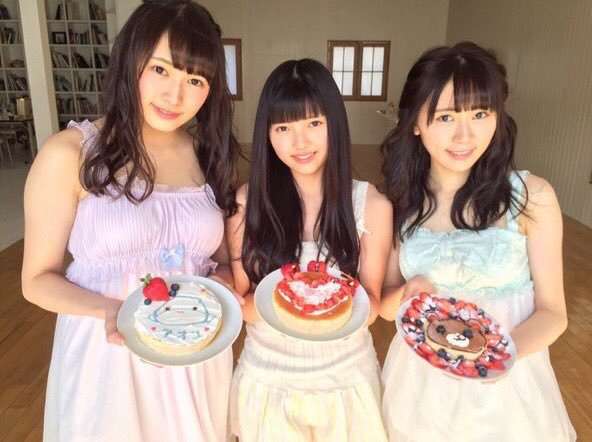 好きな女性アイドルグループの好きな衣装を貼るトピ