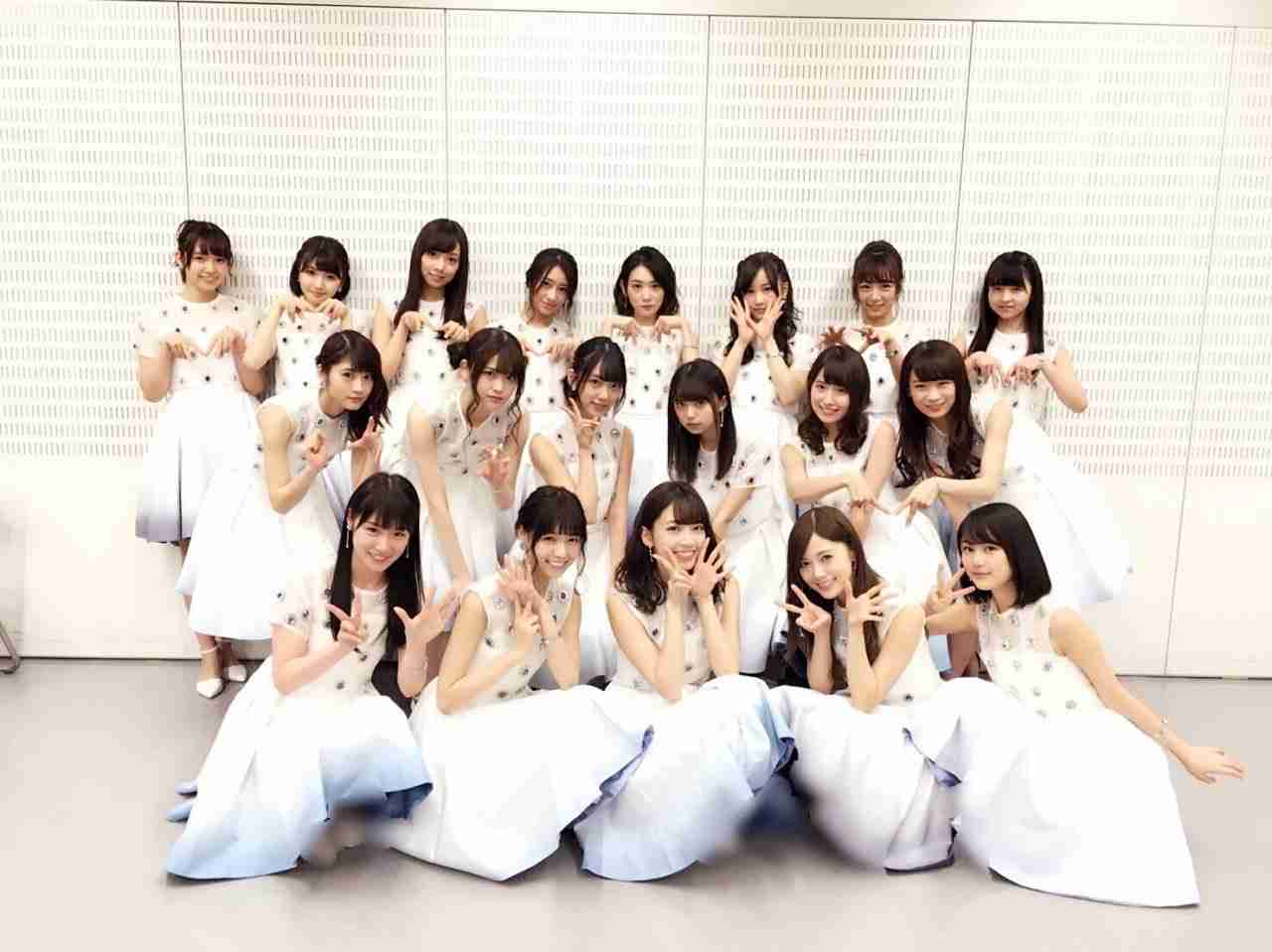 好きな女性アイドルグループの好きな衣装を貼るトピ