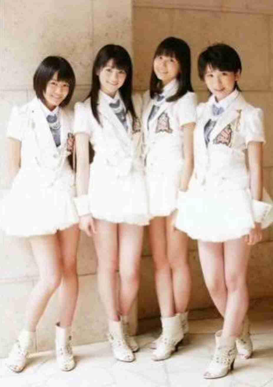 好きな女性アイドルグループの好きな衣装を貼るトピ