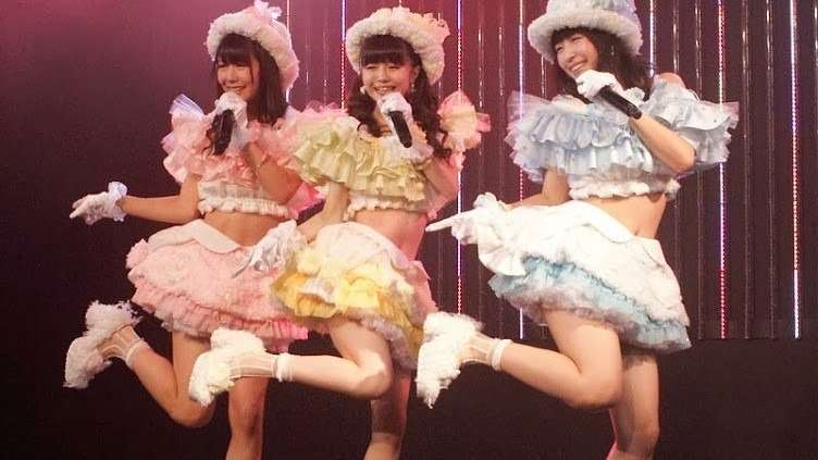 好きな女性アイドルグループの好きな衣装を貼るトピ