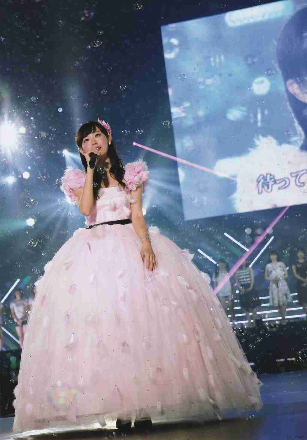 好きな女性アイドルグループの好きな衣装を貼るトピ