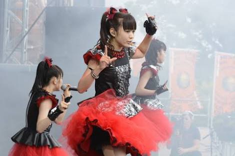 好きな女性アイドルグループの好きな衣装を貼るトピ