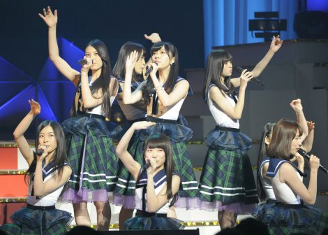 好きな女性アイドルグループの好きな衣装を貼るトピ