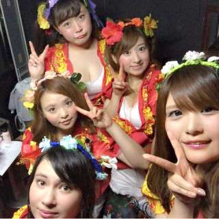 好きな女性アイドルグループの好きな衣装を貼るトピ