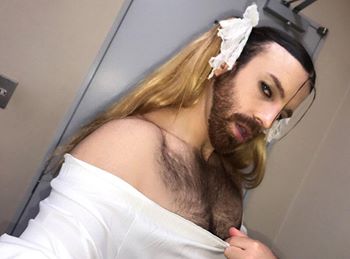 好きな女性アイドルグループの好きな衣装を貼るトピ