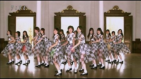 好きな女性アイドルグループの好きな衣装を貼るトピ