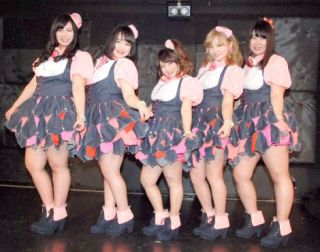 好きな女性アイドルグループの好きな衣装を貼るトピ