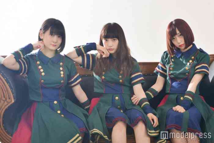 好きな女性アイドルグループの好きな衣装を貼るトピ