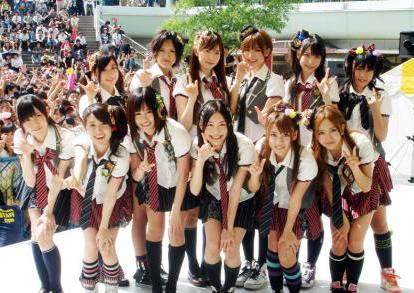 好きな女性アイドルグループの好きな衣装を貼るトピ