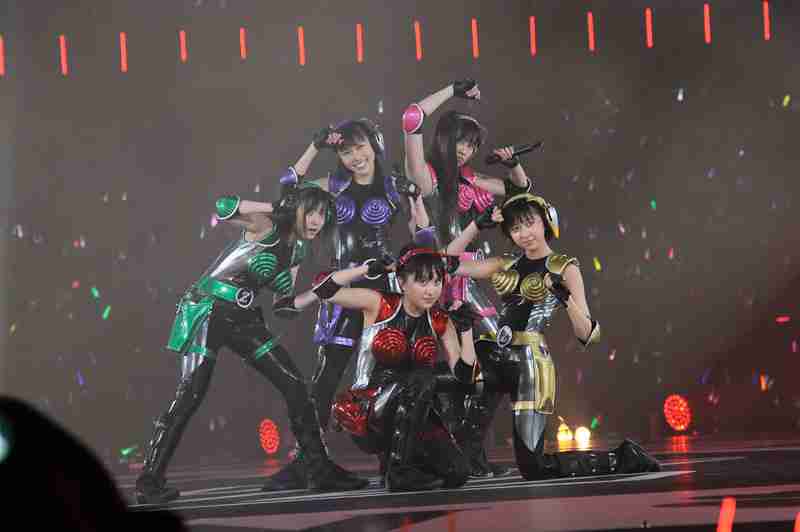 好きな女性アイドルグループの好きな衣装を貼るトピ