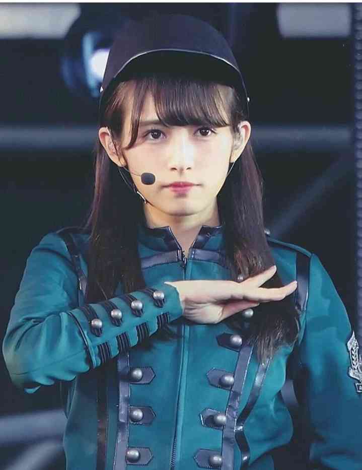 好きな女性アイドルグループの好きな衣装を貼るトピ