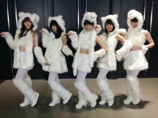 好きな女性アイドルグループの好きな衣装を貼るトピ