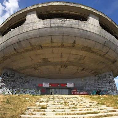 〈苦手な人注意〉巨大建造物を貼るトピ