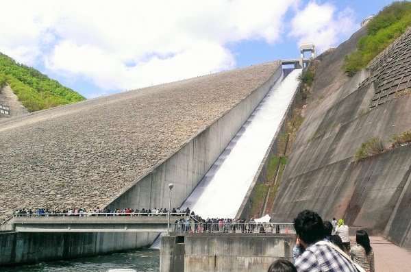 〈苦手な人注意〉巨大建造物を貼るトピ