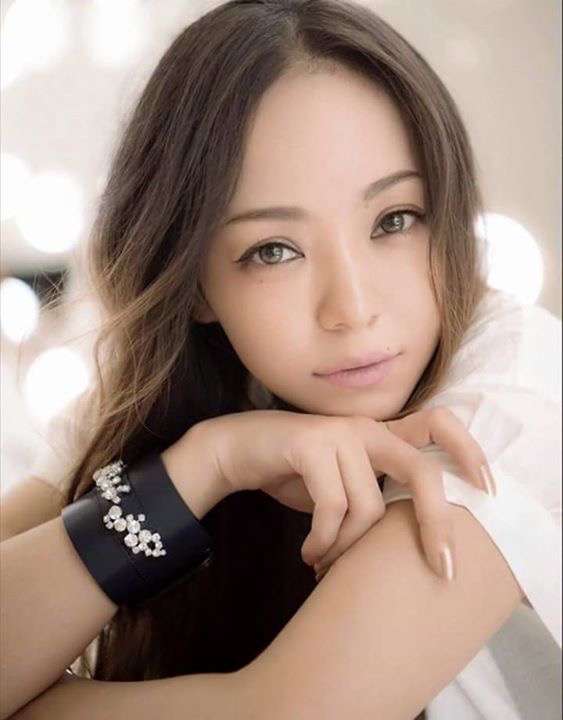 年齢、ライブに行ったことあるアーティスト教えてください。
