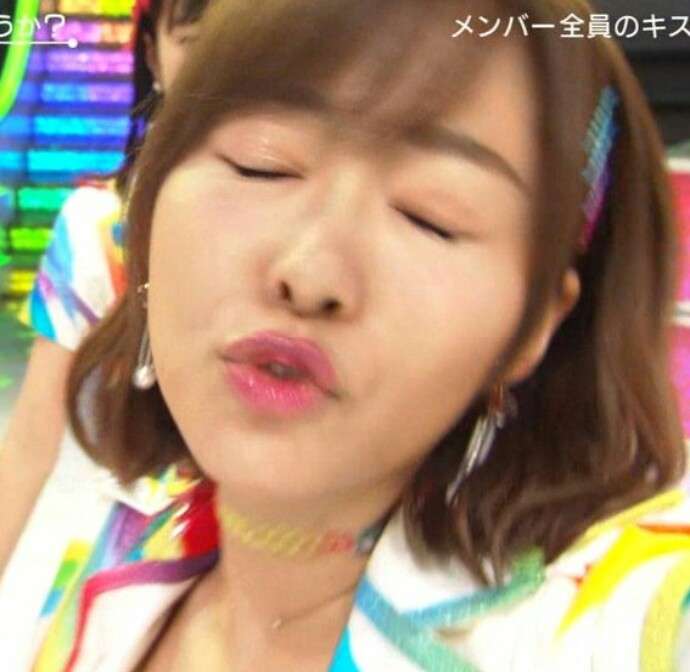 【画像】目を瞑っている芸能人