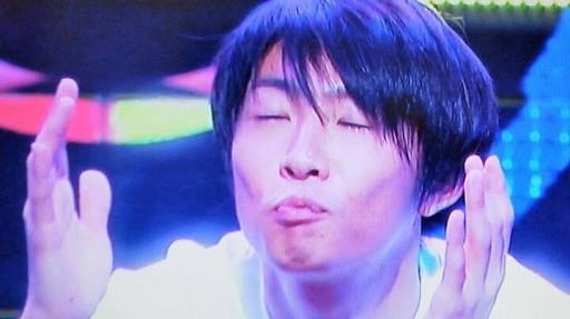 【画像】目を瞑っている芸能人