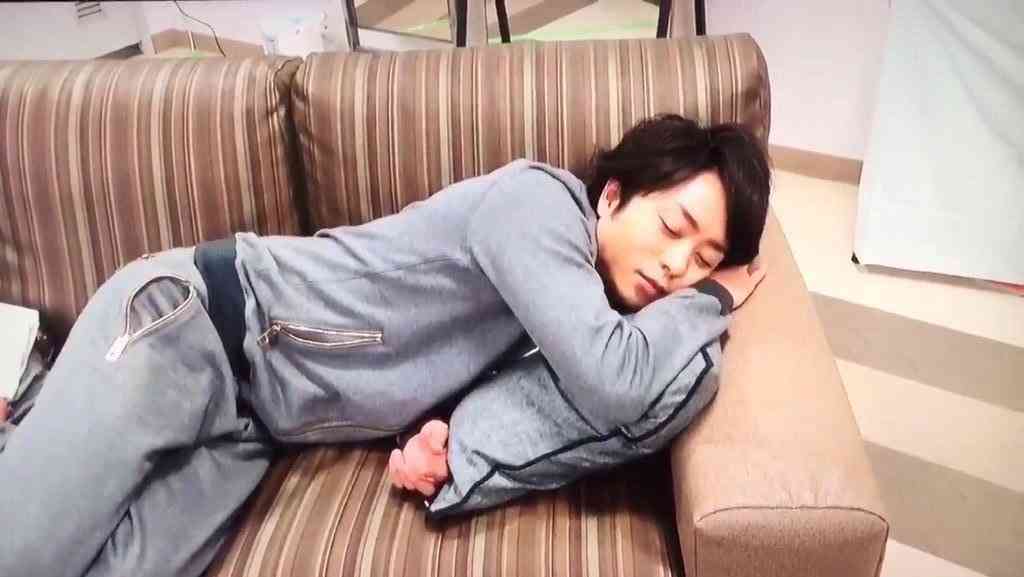 【画像】目を瞑っている芸能人