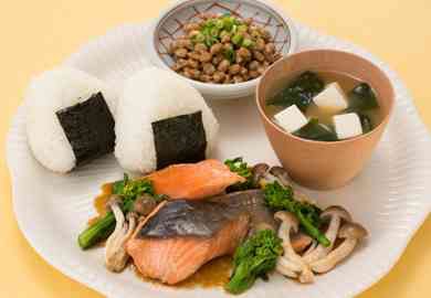 お腹がへって、寝れません！！