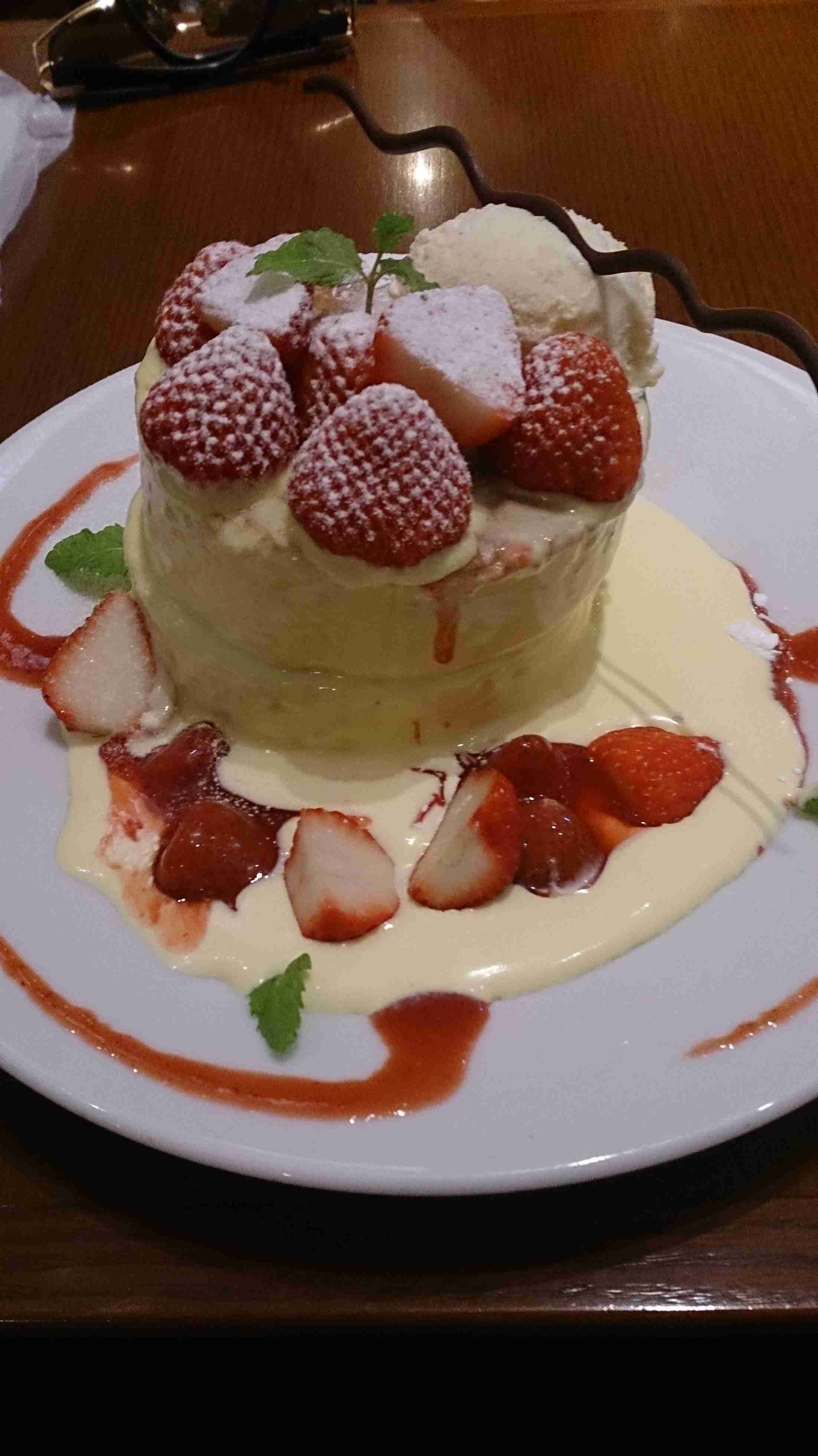 苺を使ったスイーツを貼るトピ