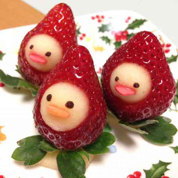 苺を使ったスイーツを貼るトピ