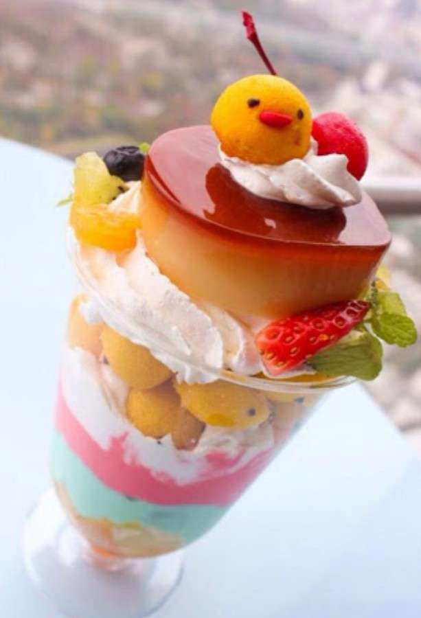 苺を使ったスイーツを貼るトピ