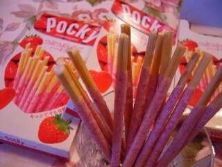 苺を使ったスイーツを貼るトピ