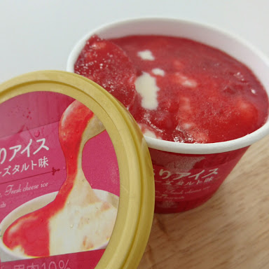 苺を使ったスイーツを貼るトピ
