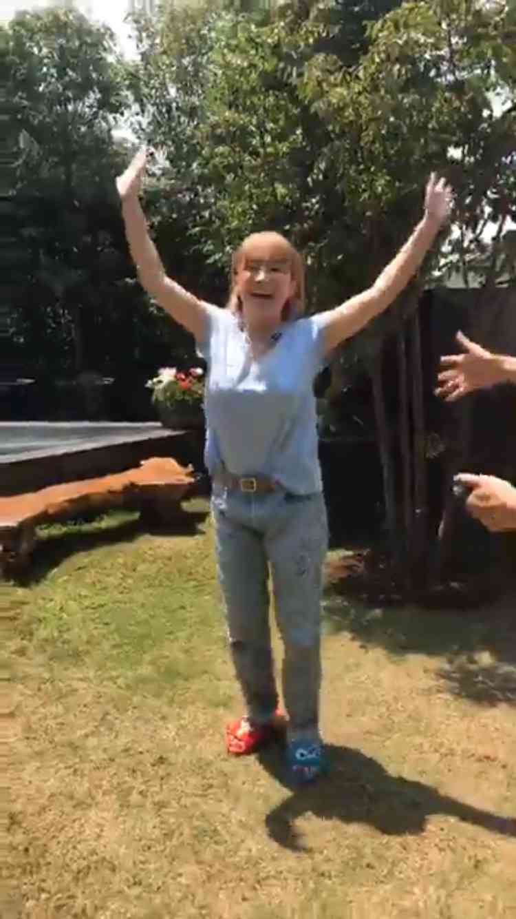 浜崎あゆみ「ミルクティー色にしたよ」 「この髪型やっぱ好き」「可愛いすぎ」