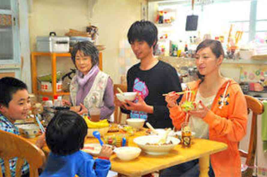 いろんな芸能人の偽家族の画像が見たい