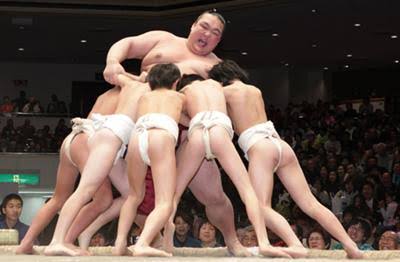 なんて事も無い普通の画像に盛りに盛った釣りタイトルを付けるトピ