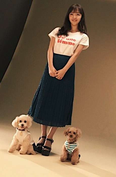 板野友美の写真集、白石麻衣に次ぐスピード重版決定　書店も「今年に入って最大の人気」とコメント