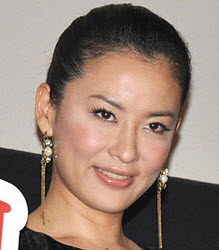 鈴木砂羽　騒動直後のパーティで告白「私が土下座します！」
