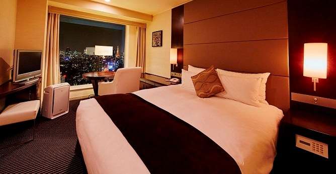 山尾志桜里　幹事長撤回の理由は「9歳下弁護士との禁断愛」