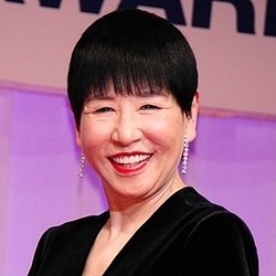 和田アキ子、美人すぎる姪2人との3ショットを公開「キレイすぎる」と話題に