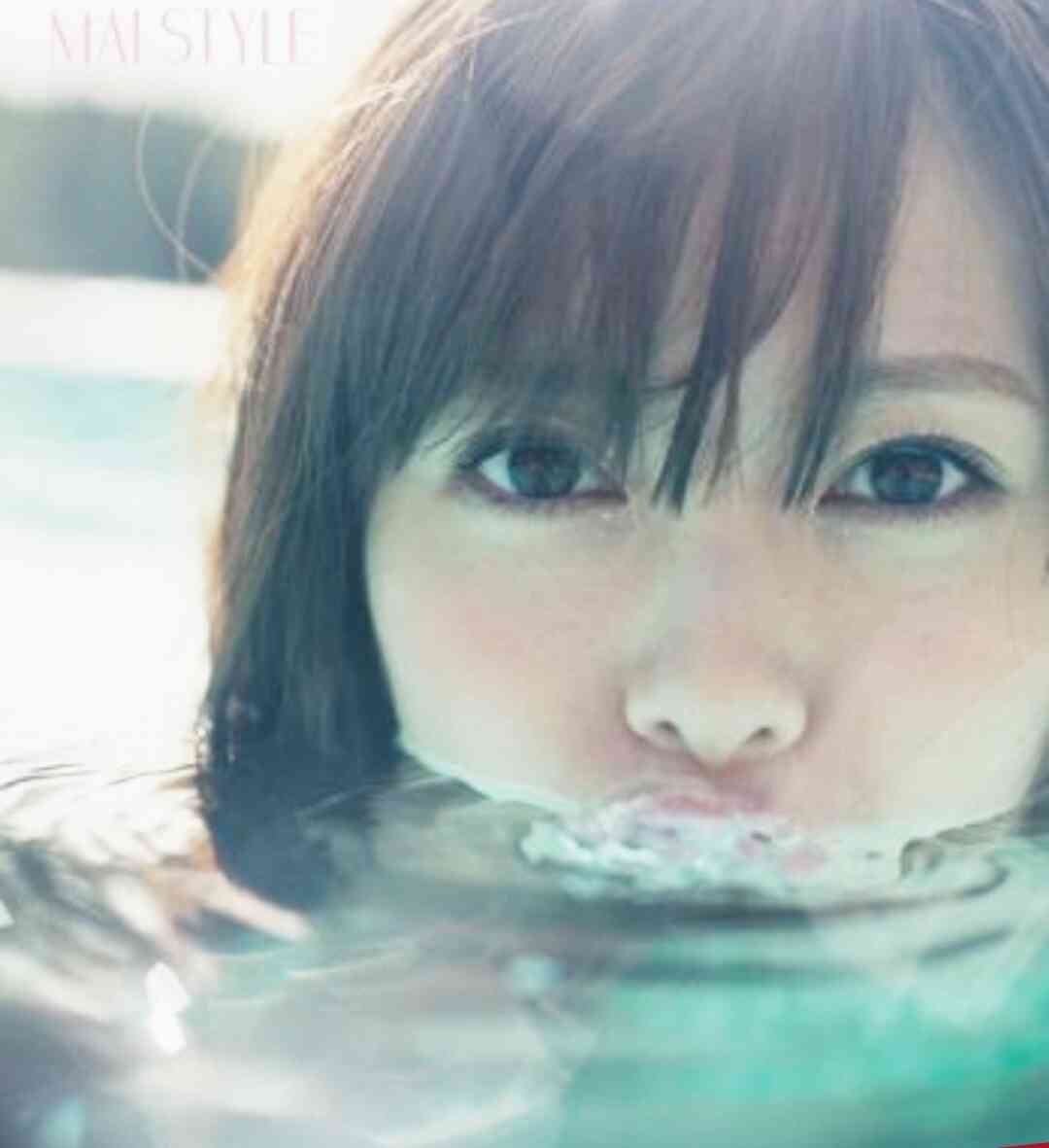 HKT48指原莉乃、ざっくりニットで素肌あらわ SEXYコーデで新境地