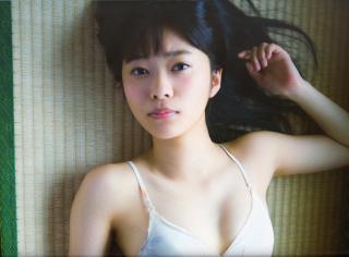HKT48指原莉乃、ざっくりニットで素肌あらわ SEXYコーデで新境地