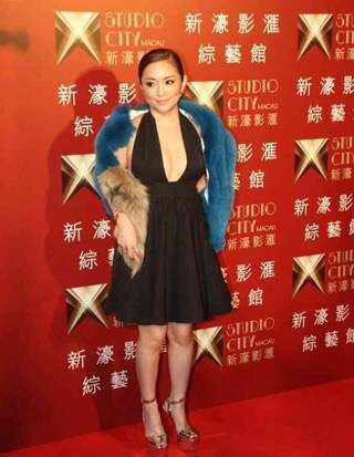 浜崎あゆみ、セレブ感あふれる買い物姿が隠し撮り!?　「オーラが半端ない」「セレブあゆ」