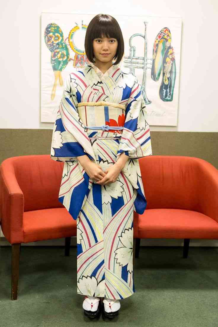 二階堂ふみ、ピンクから黒髪ボブに?「振り幅広すぎ」と驚きの声