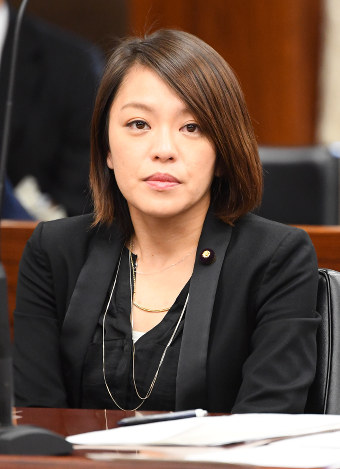 首が短い人