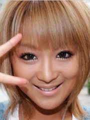 鈴木奈々、ロングヘアで“手ブラ”する姿に「藤原紀香さんに似てます！」の声